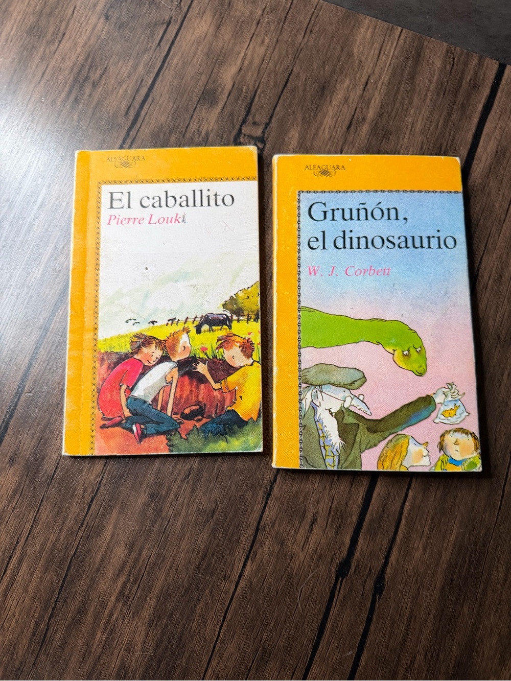 Lote 2 Libros Alfaguara Juvenil: El Caballito + Gruñón el Dinosaurio